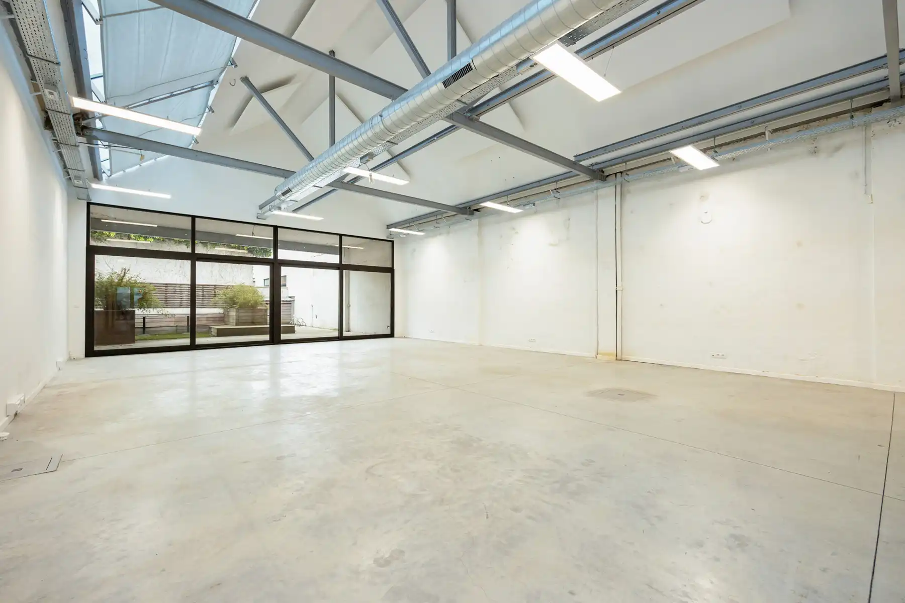 Instapklaar kantoorgebouw te koop in Merksem foto 23