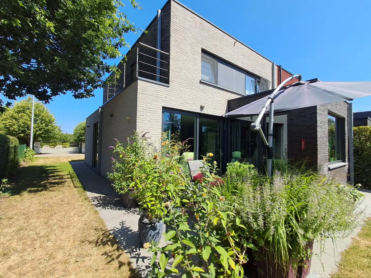Instapklare halfopen woning met ruime zonnige tuin te Oedelem! foto 23