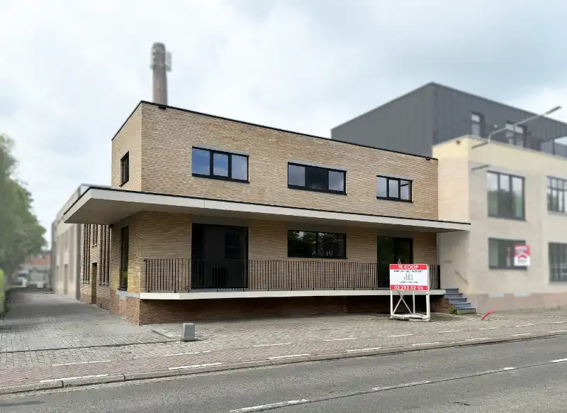 Bedrijfspand met woning foto {{pictureIndex}}