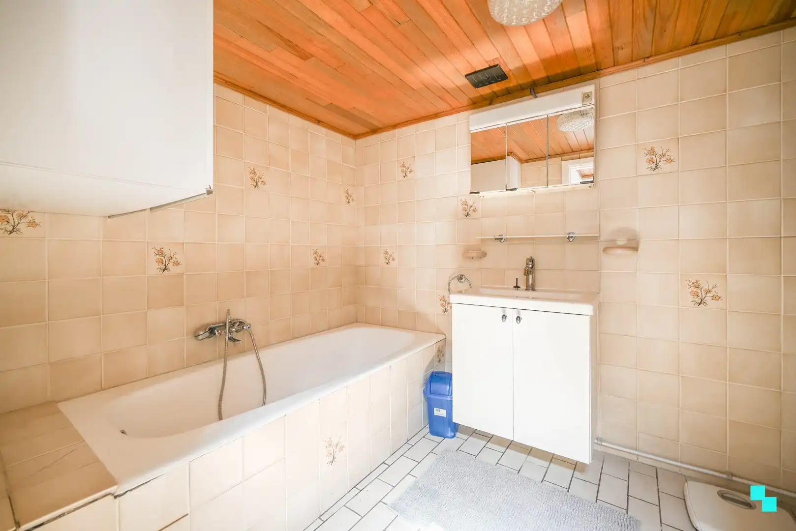 Te renoveren woonst met garage foto 12