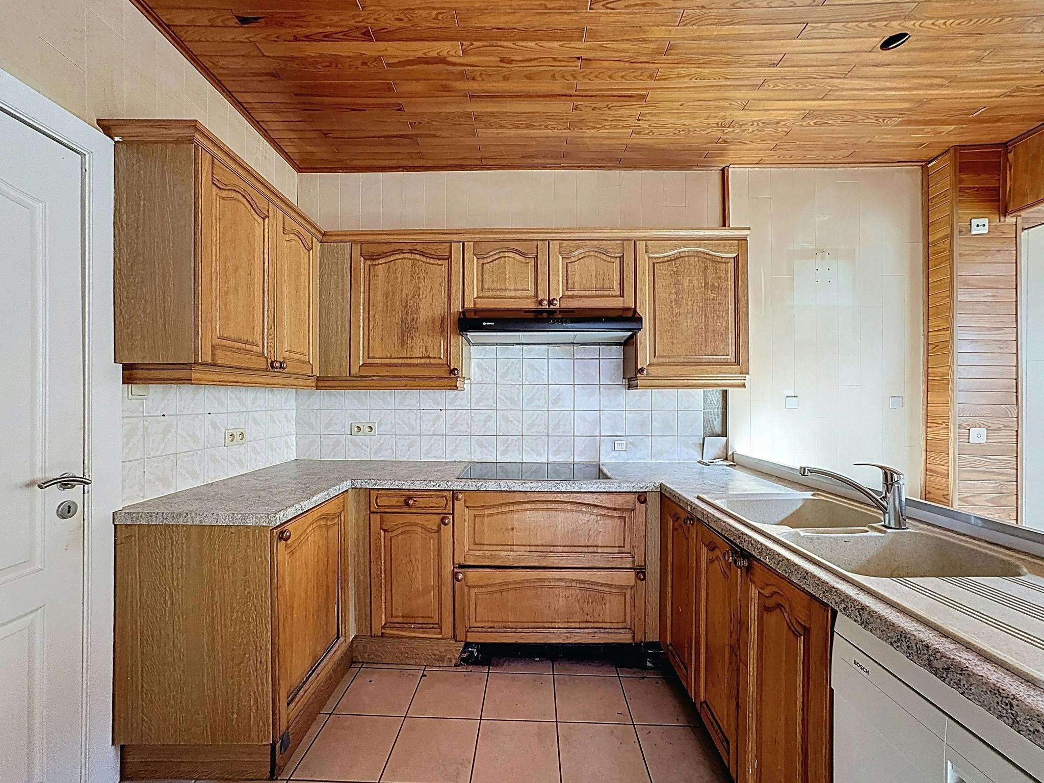 Huis met 3 slaapkamers en veel potentieel te koop in Heist foto 9