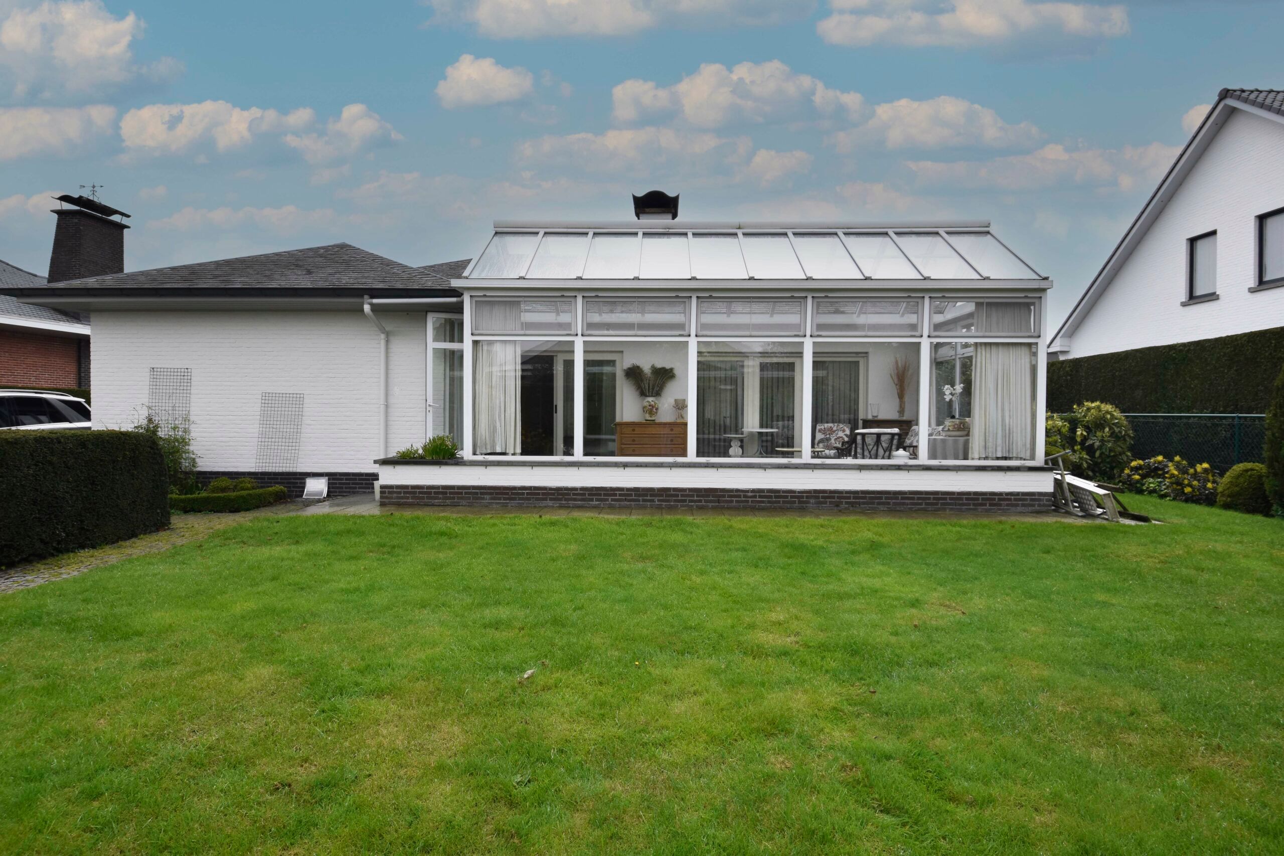 Stijlvolle bungalow met een prachtige tuin in het rustige Kieldrecht. foto 2