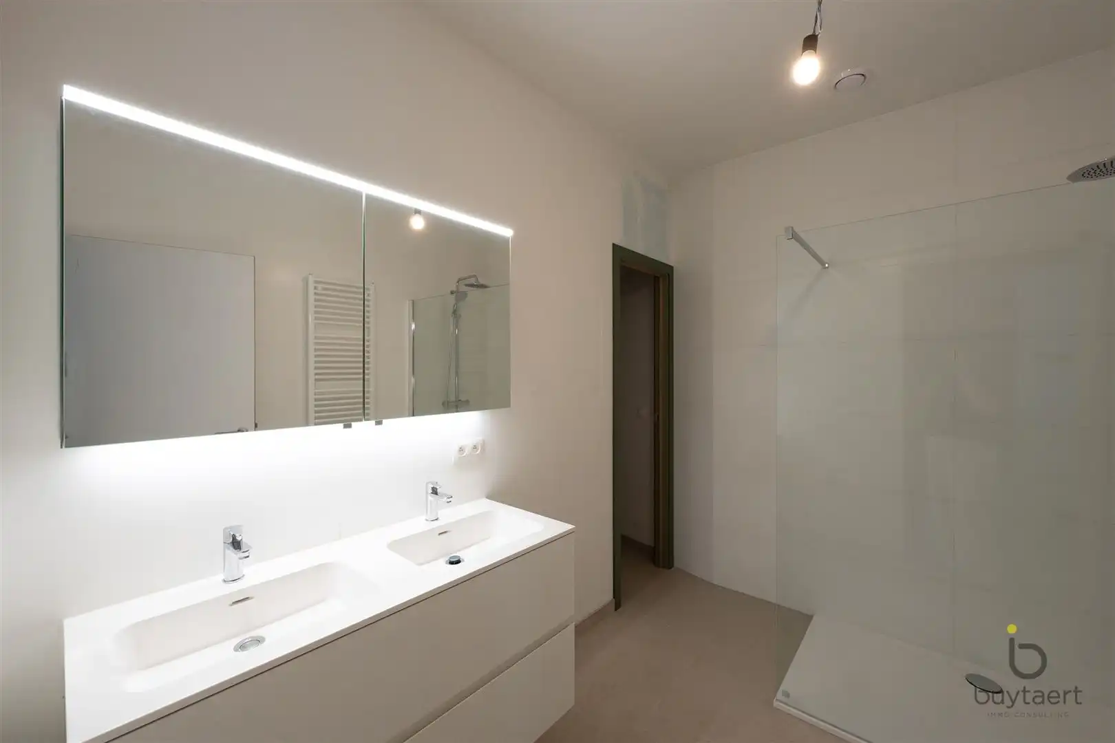 Beleef luxe, comfort en energiezuinigheid in een karaktervolle architectuur. foto 7