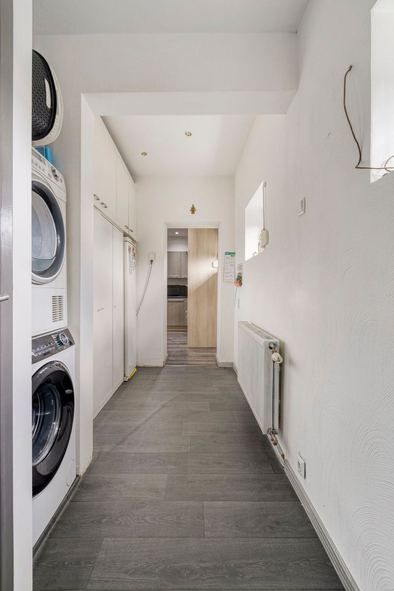 Gerenoveerde woning met 4 slaapkamers, veranda en zwembad. foto 13