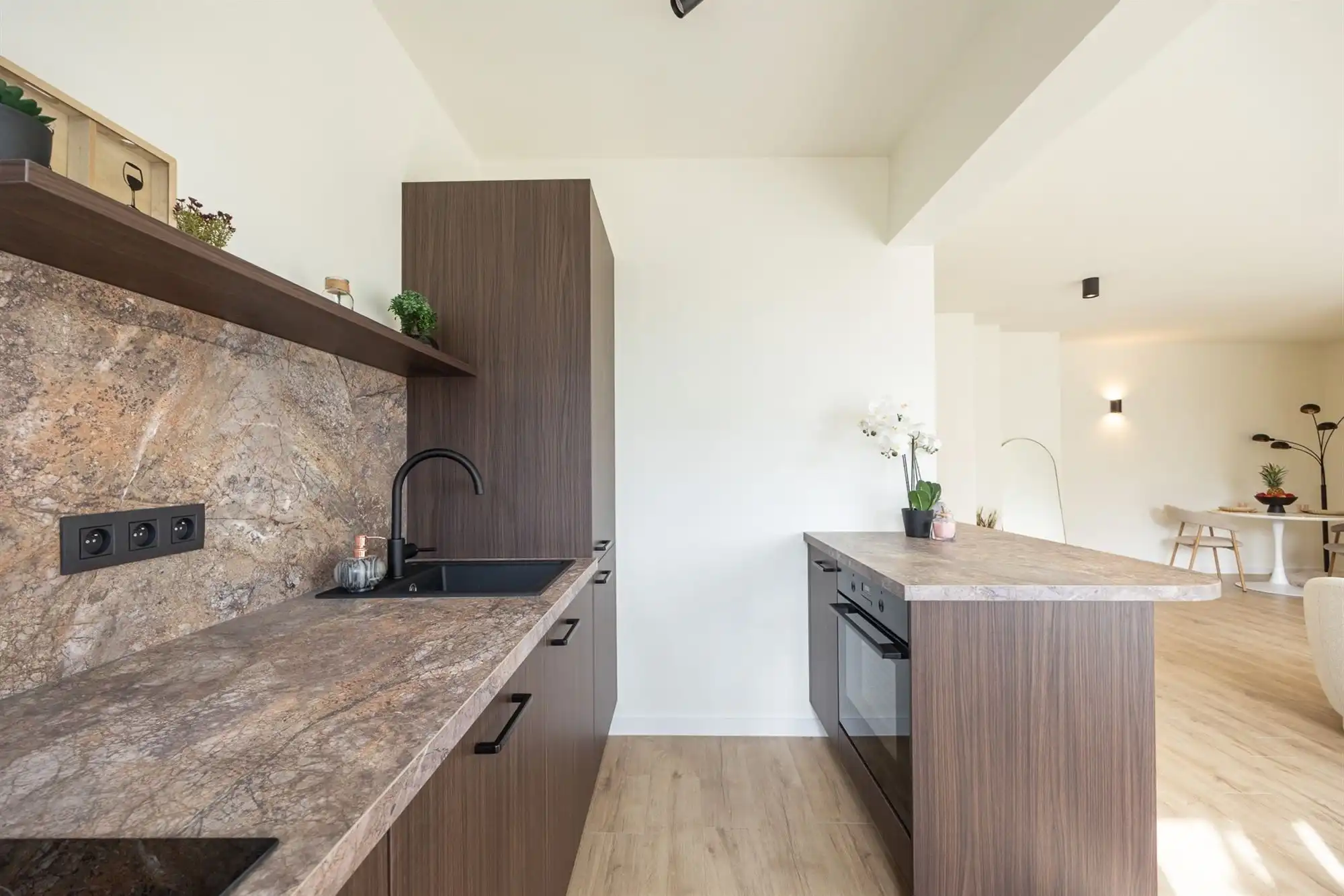 Volledig gerenov. app. met 2 slpkmrs. en terras te Pulhof foto 17