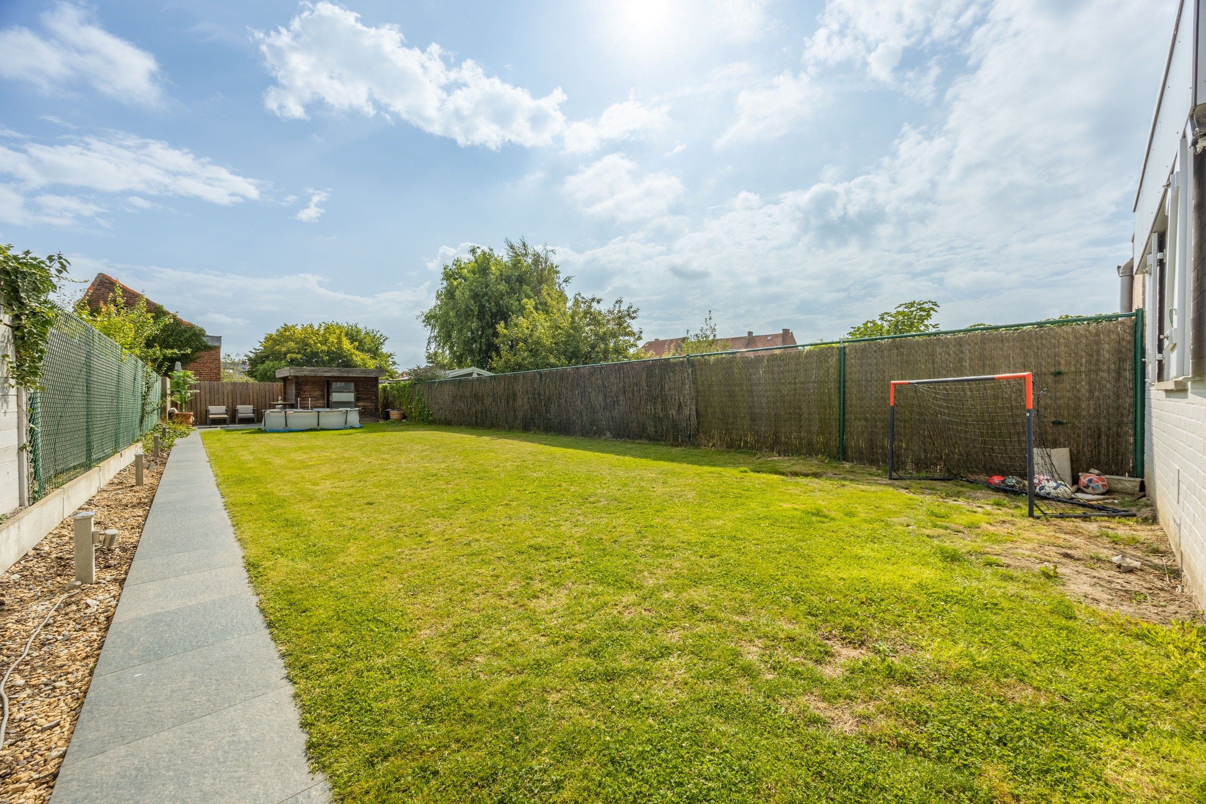 Gerenoveerde woning met garage foto 14