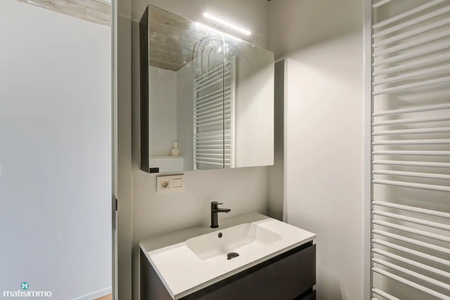 VOLLEDIG VERNIEUWDE TUSSENWONING (EPC A) MET 3 SLAAPKAMERS, BETONKELDER EN TUIN IN STADSCENTRUM BILZEN foto 14