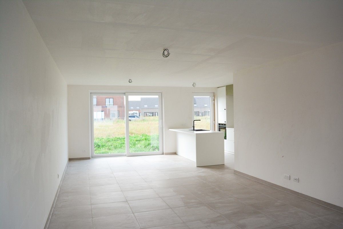 Instapklare nieuwbouwwoning met zonnige tuin te Roeselare foto 3