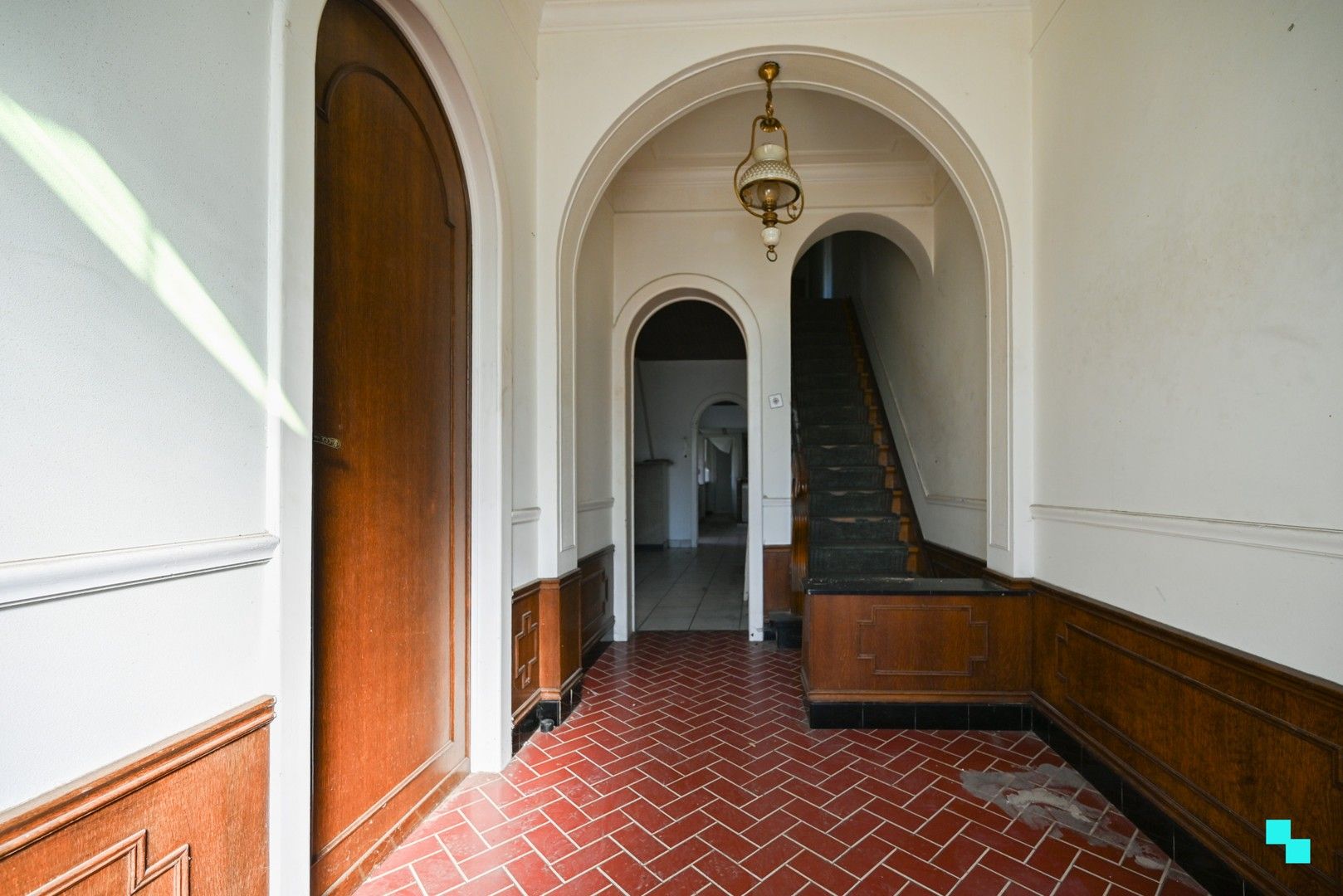 Ruime, te renoveren ééngezinswoning met achteruitweg te Emelgem foto 11