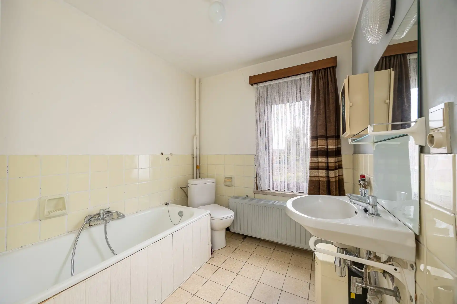 Uitstekend gelegen renovatiewoning nabij de dorpskern foto 9