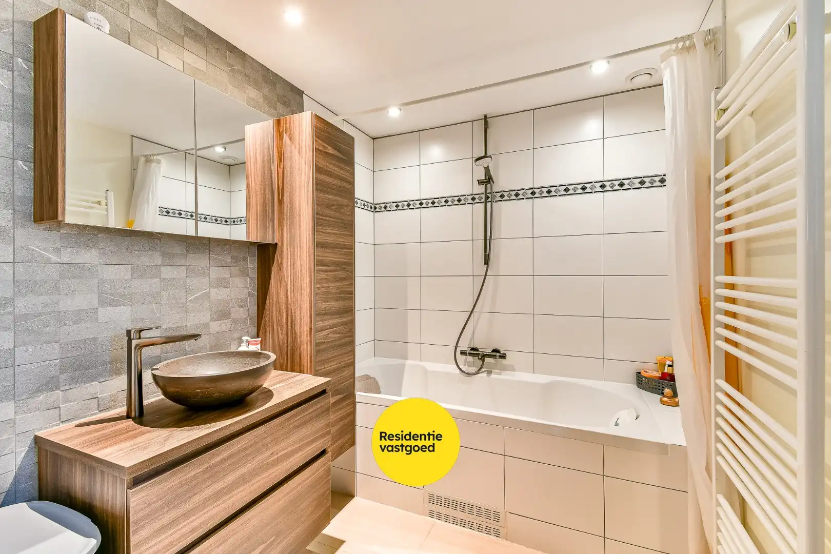 Instapklaar duplexappartement met 3 slaapkamers op rustige en centrale ligging te Lombardsijde foto 12