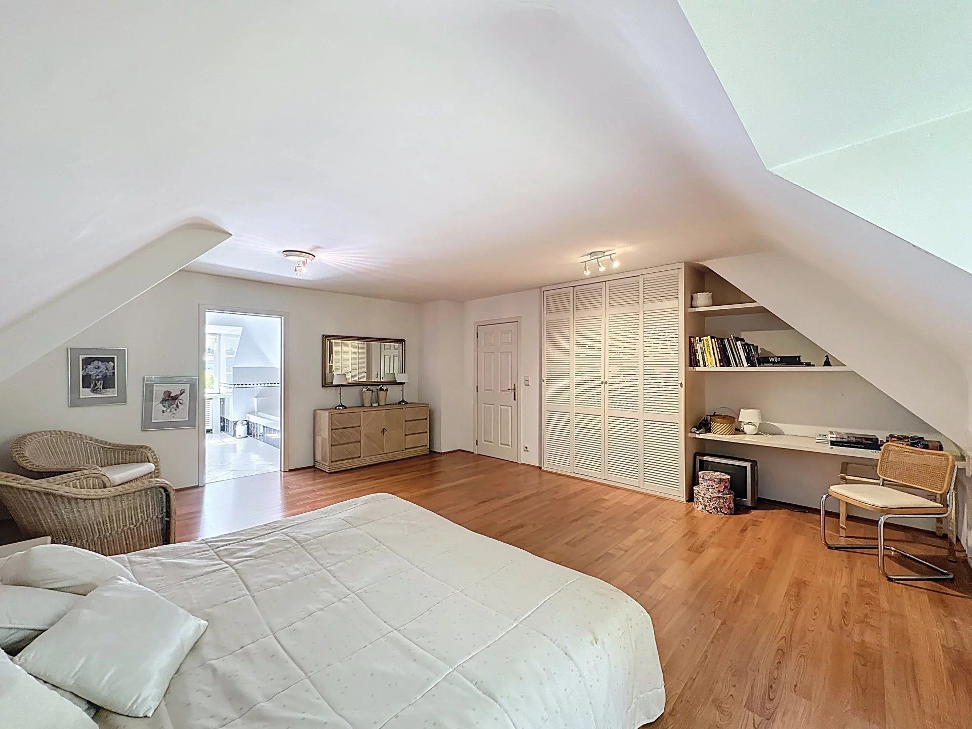 Klassieke energiezuinige villa met 4 (mog. 5) slaapkamers op ruim perceel. foto 24