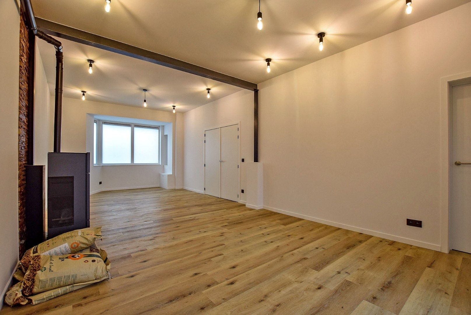 Gerenoveerde rijwoning te huur op 273m² met 3 slaapkamers te Adinkerke (De Panne)!  foto 4