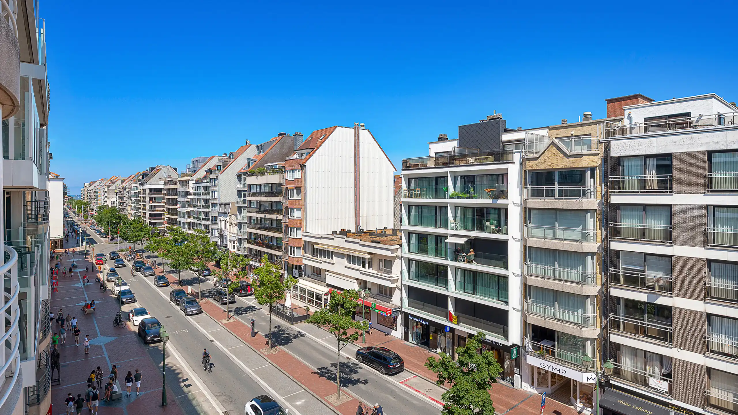 Lichtrijk gerenoveerd appartement met open zichten foto 6