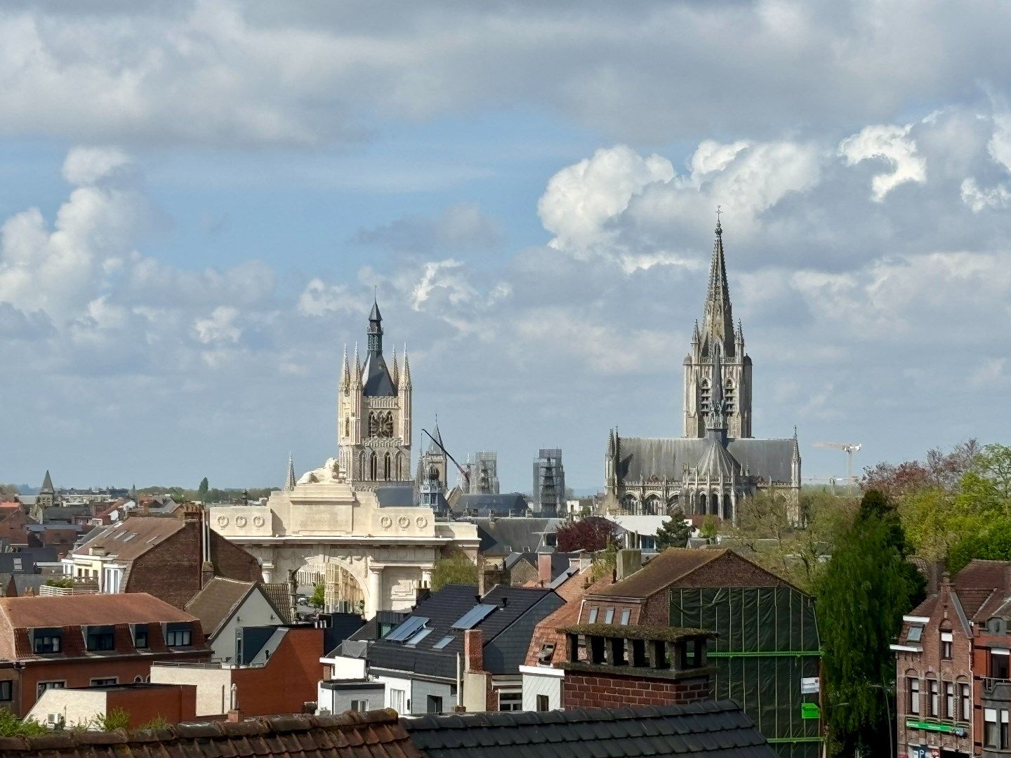 Ruim en kwalitatief afgewerkt appartement in het centrum Ieper foto 10