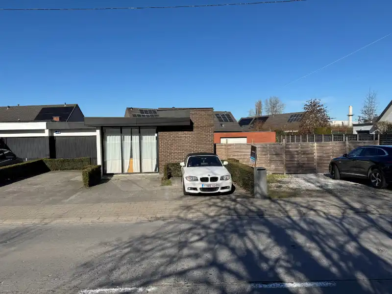 woning + magazijn foto {{pictureIndex}}