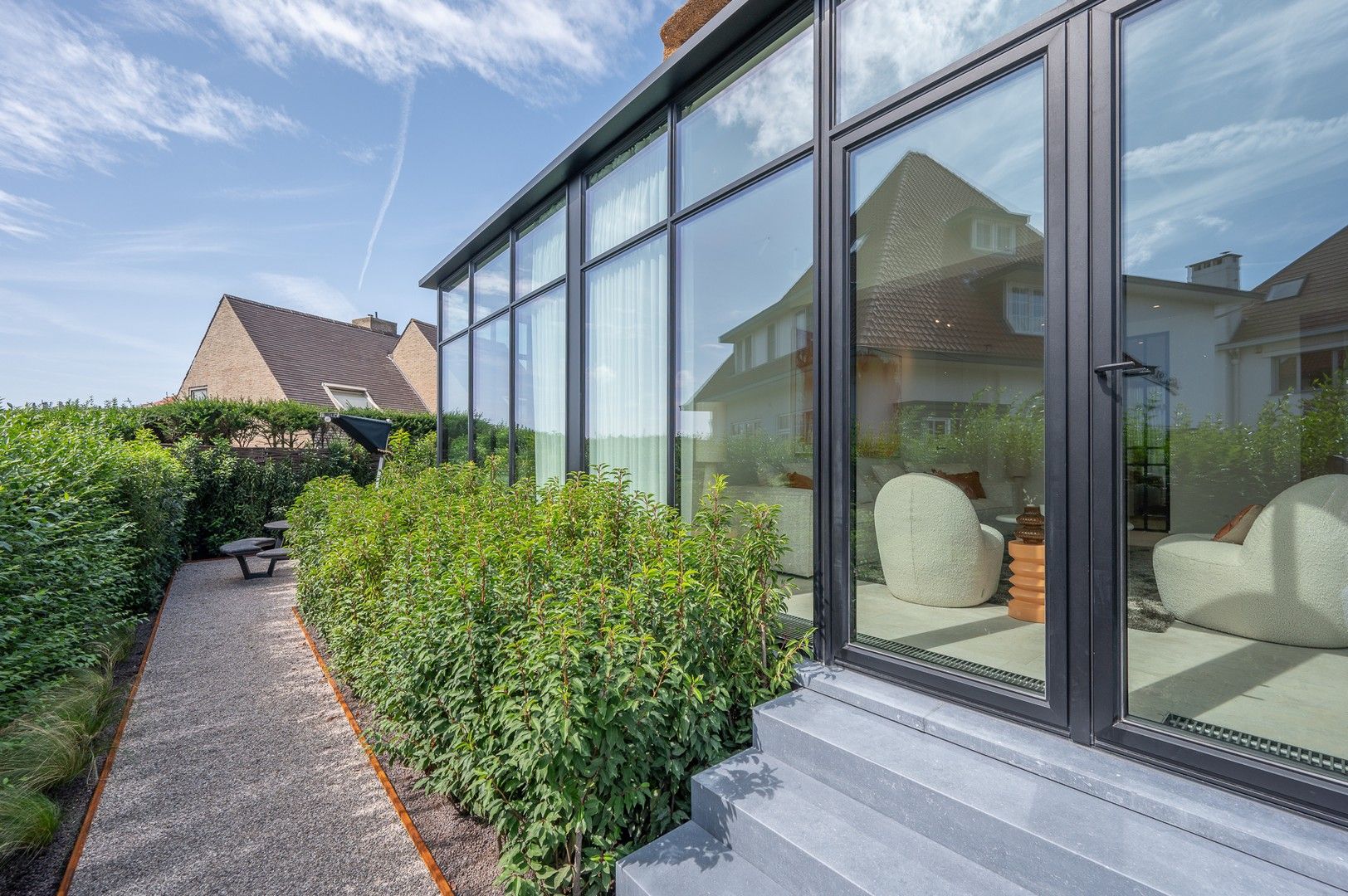 Volledig gerenoveerde villa gelegen op een rustige ligging, nabij het strand en het Zegemeer. foto 12