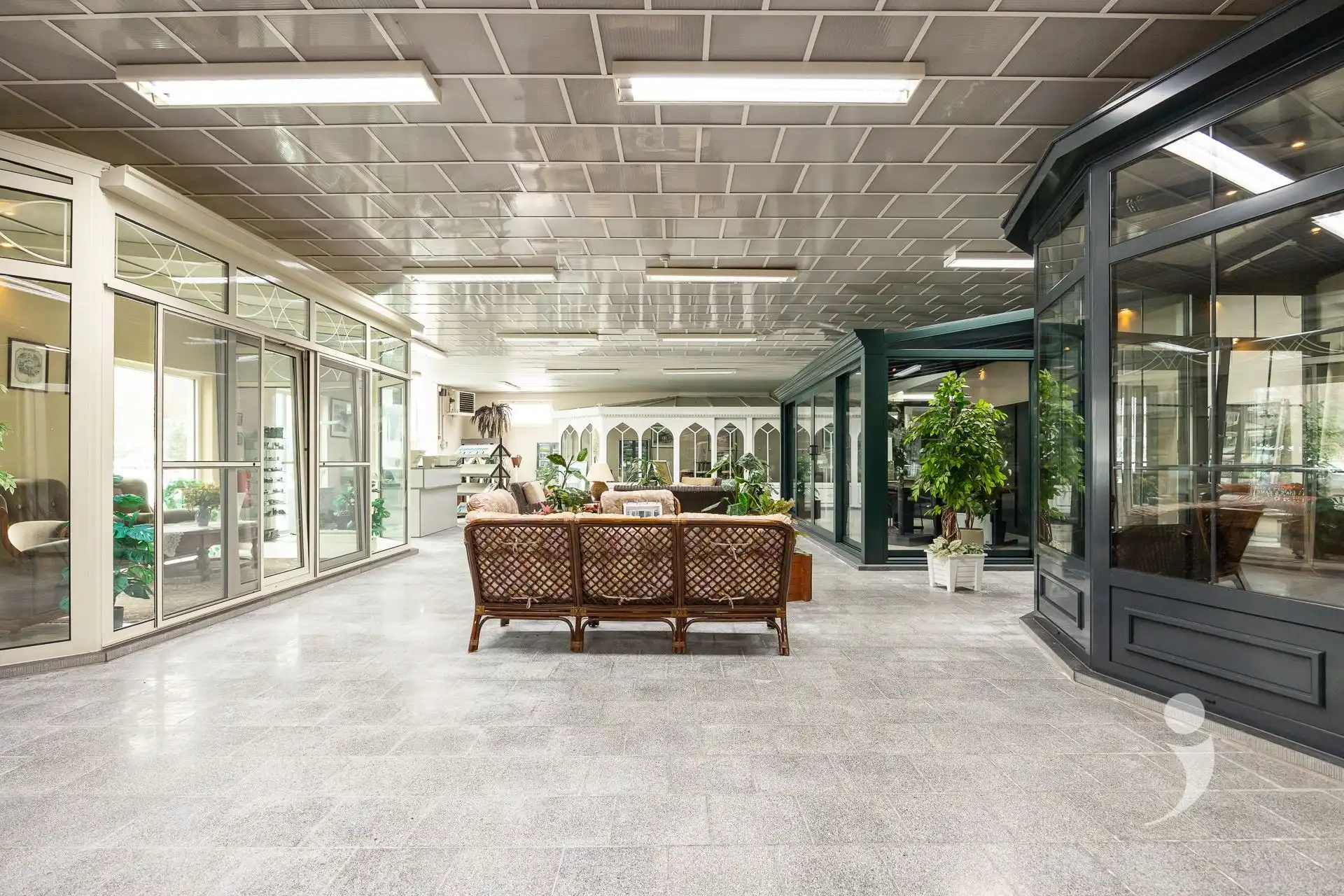 Site met industriële hal en veel potentieel foto 7