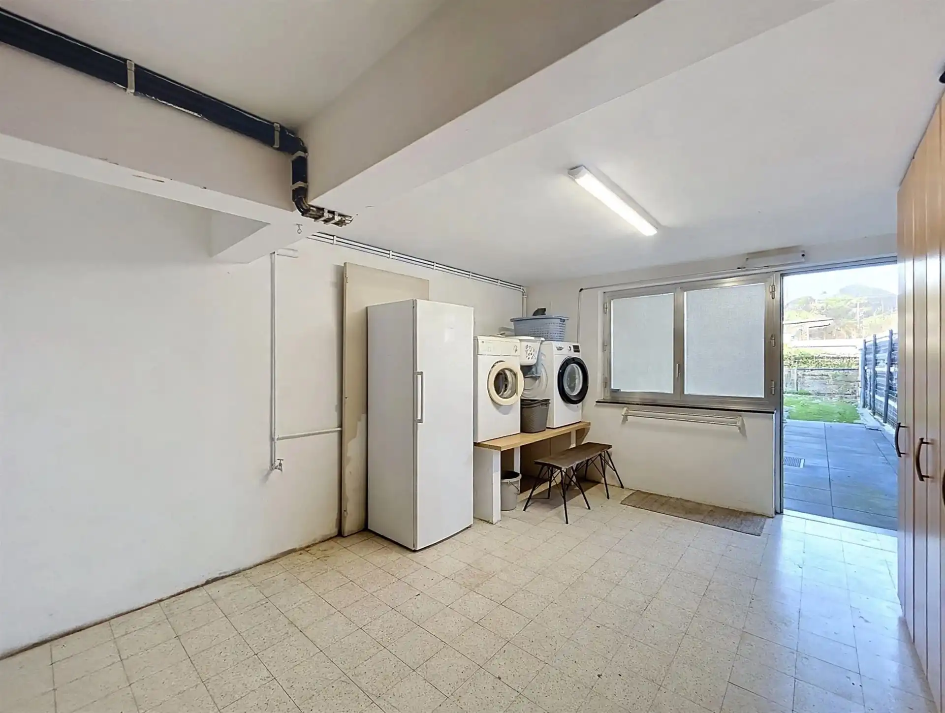 bel-etage woning met 2 slaapkamers, garage en ruime tuin op toplocatie foto 17