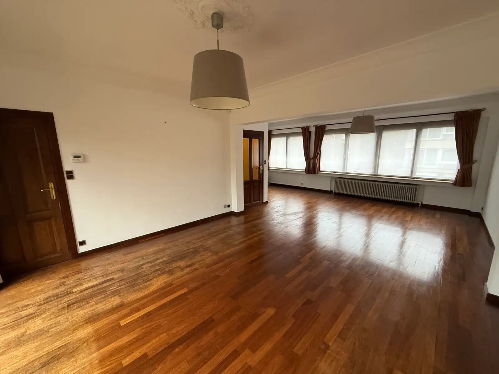 Ruime woning met 4 slaapkamers, garage en tuin in Dilbeek foto 4