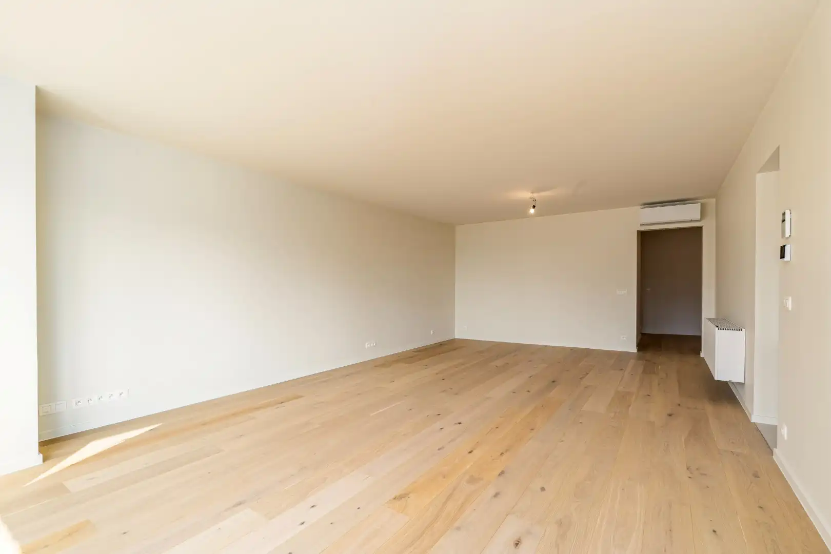 Totaal gerenoveerd appartement met open zicht en uitzonderlijke terrassen op topligging in Heist. foto 6