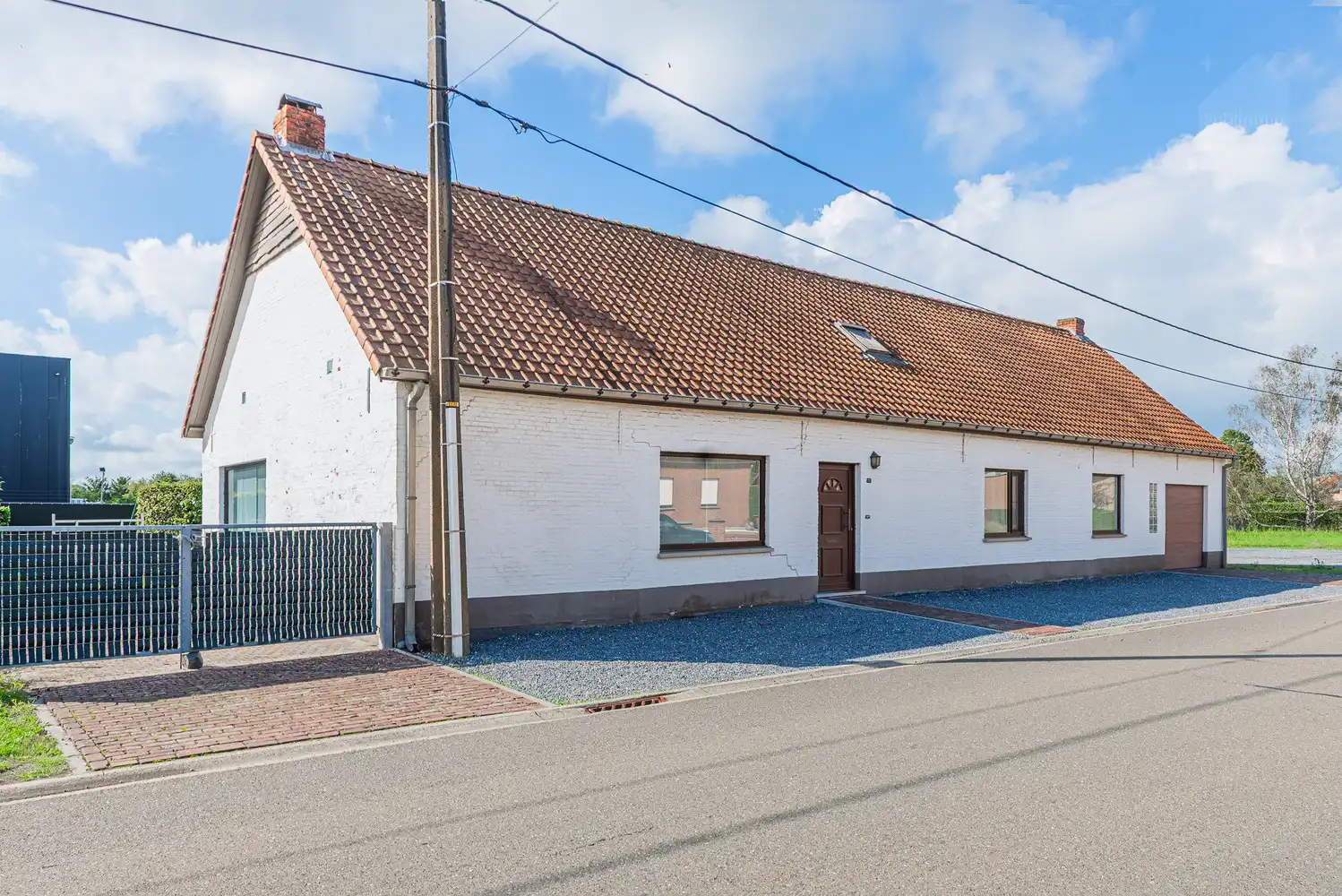 Hoofdfoto van de publicatie: Charmante woning met 6 slaapkamers, garage en gezellige tuin op 695 m²