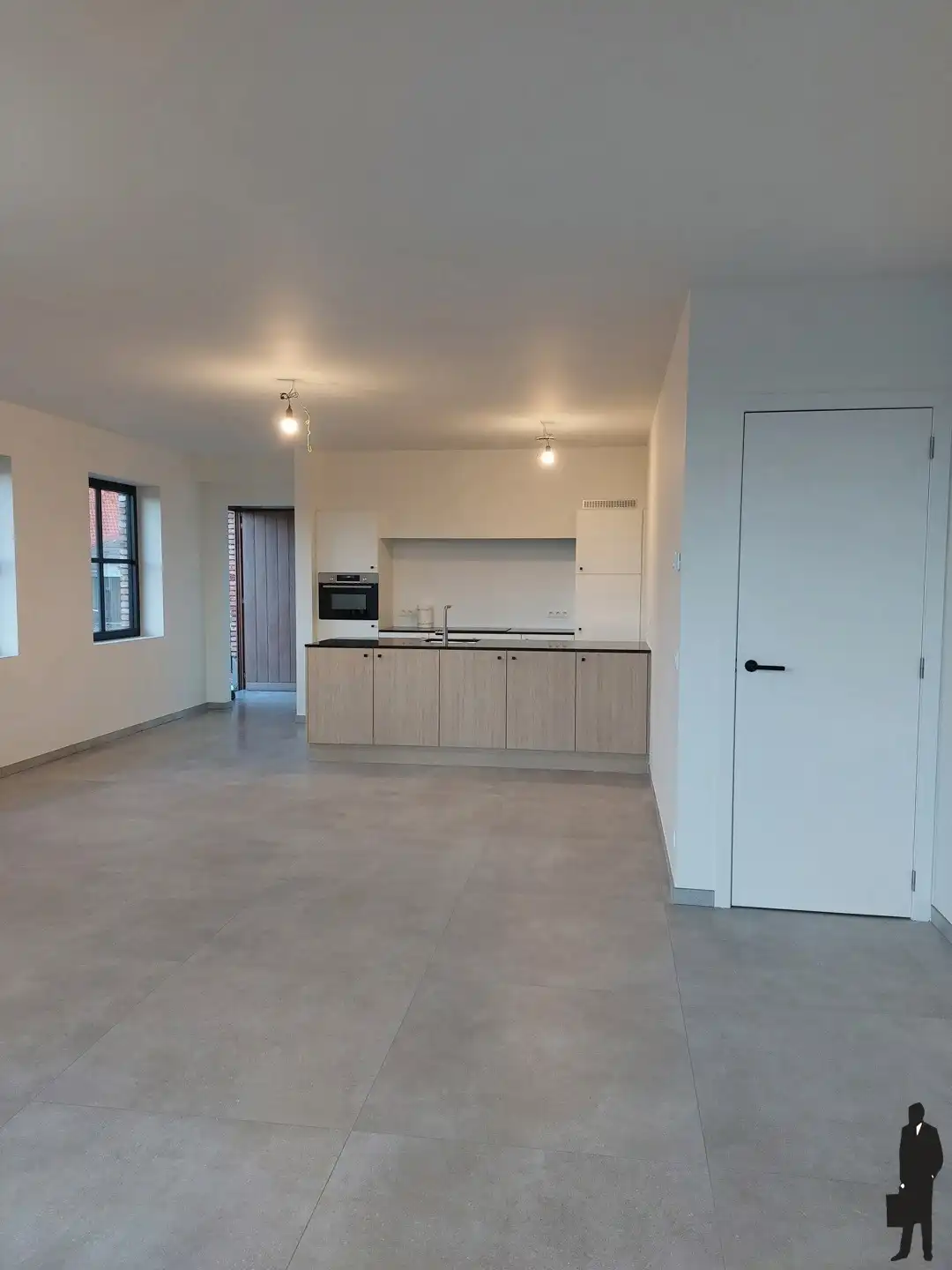 Zeer recente (nieuwbouw 2 jaar oud) energiezuinige halfopen bebouwing met 3 slaapkamers, nieuwste technieken zoals warmtepomp, zonnepanelen, … en open zicht op veel groen van de omliggende landerijen. foto 2