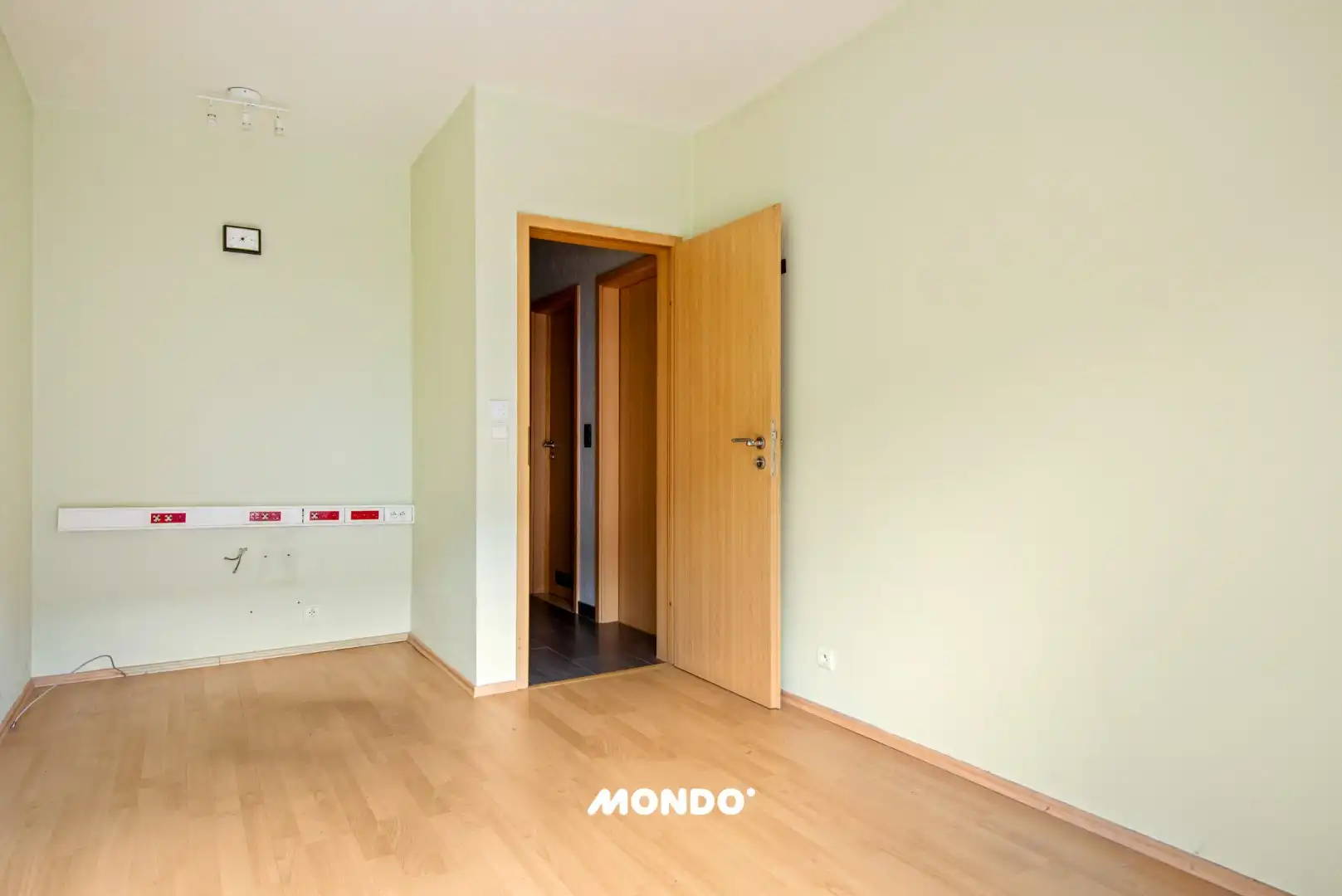 Gelijkvloers appartement met staanplaats en kelderberging! foto 12