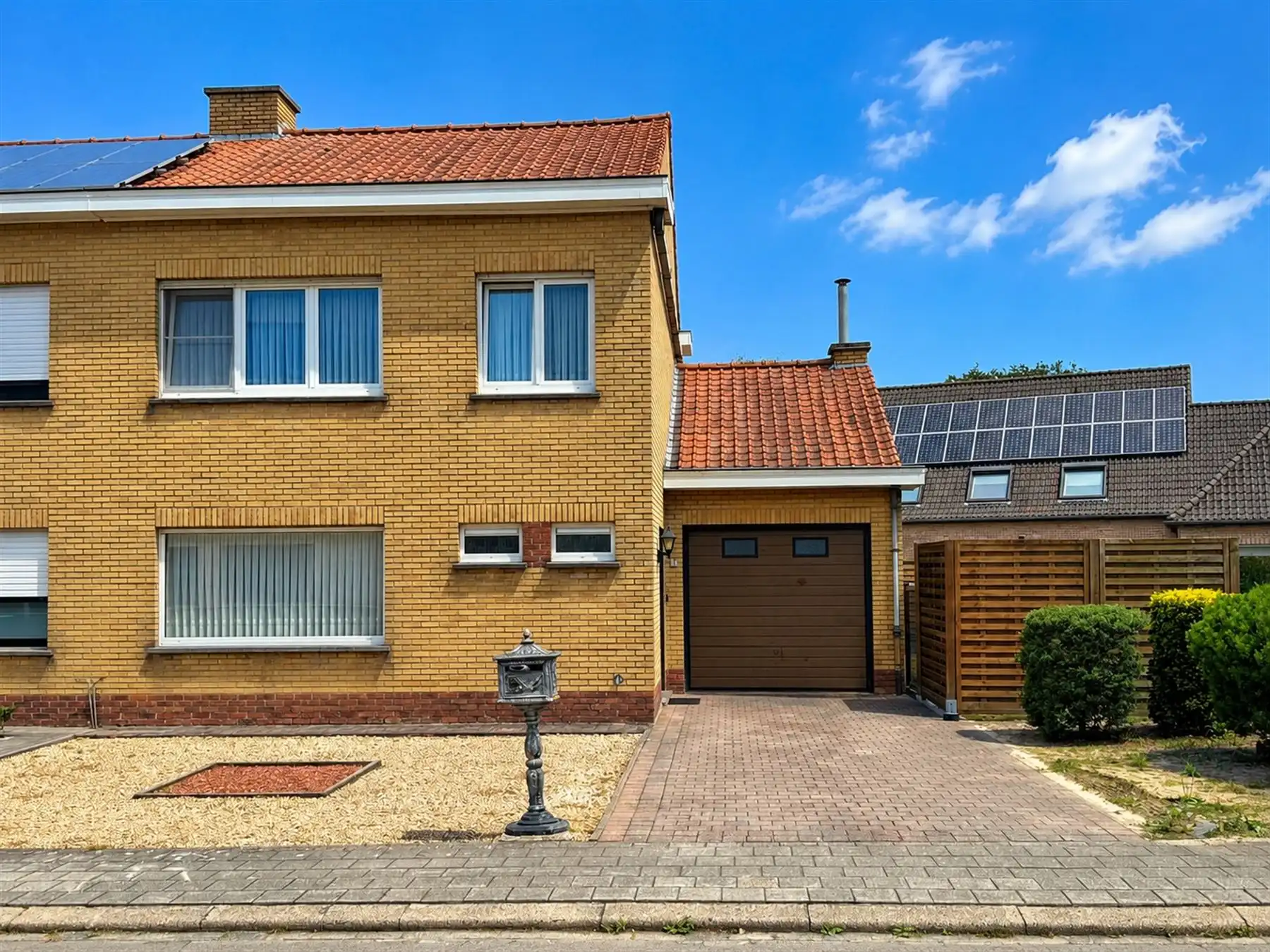 Hoofdfoto van de publicatie: Half open bebouwing met drie slaapkamers