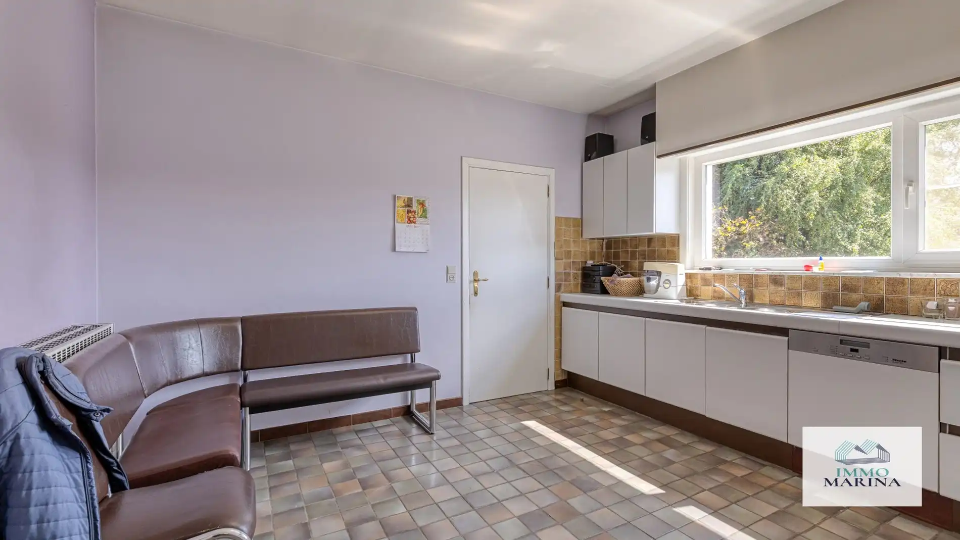 EXCLUSIEVE VILLA OP 6.530M² MET ZWEMBAD EN 4 SLPKS foto 9
