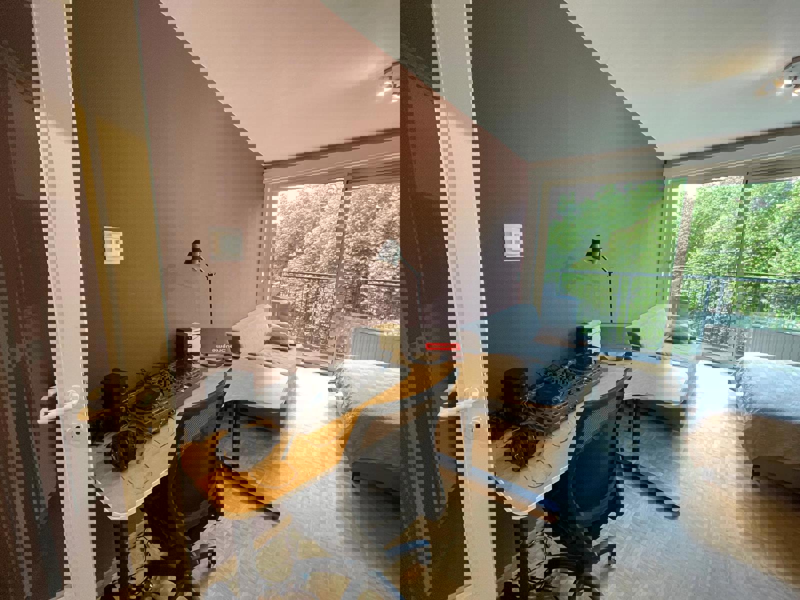 Ruime studio Leuven met groen verzicht foto 12