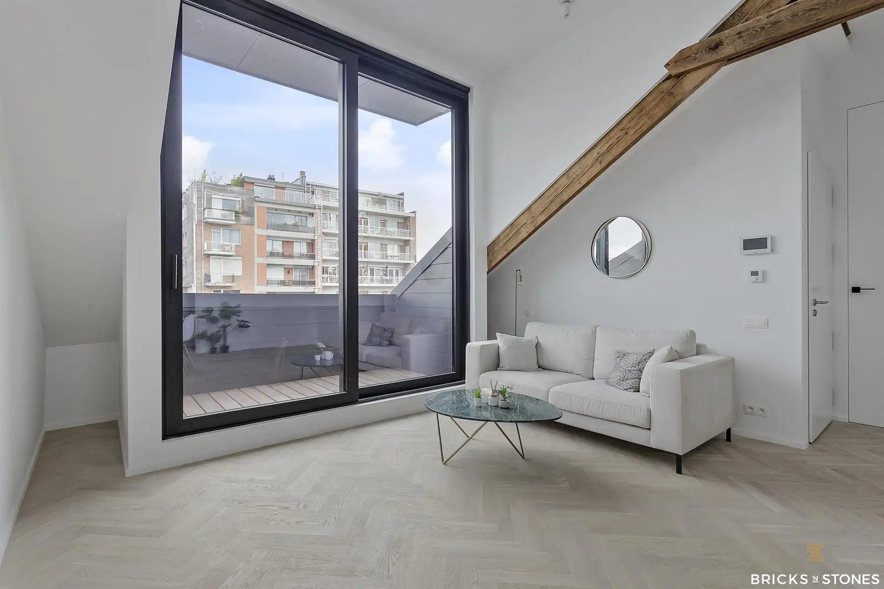 Knappe penthouse met riant dakterras in statige herenwoning foto 2