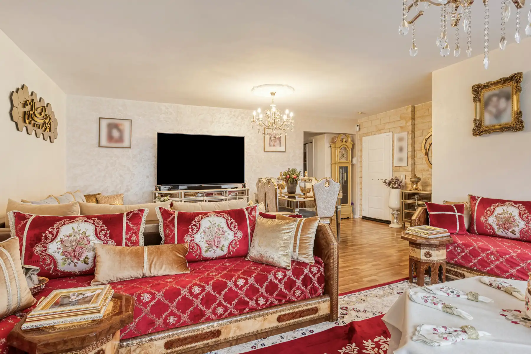 Ruim instapklaar appartement met parking foto 4