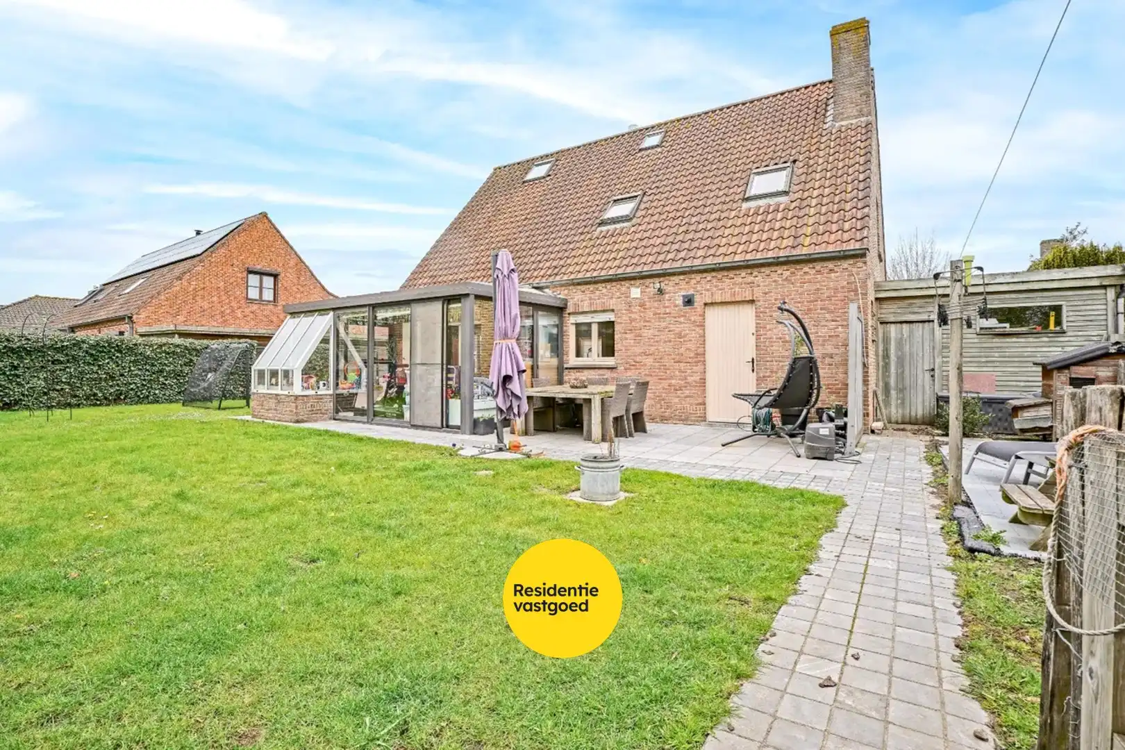 Gerenoveerde alleenstaande woning op 637m² te Veurne! foto 22