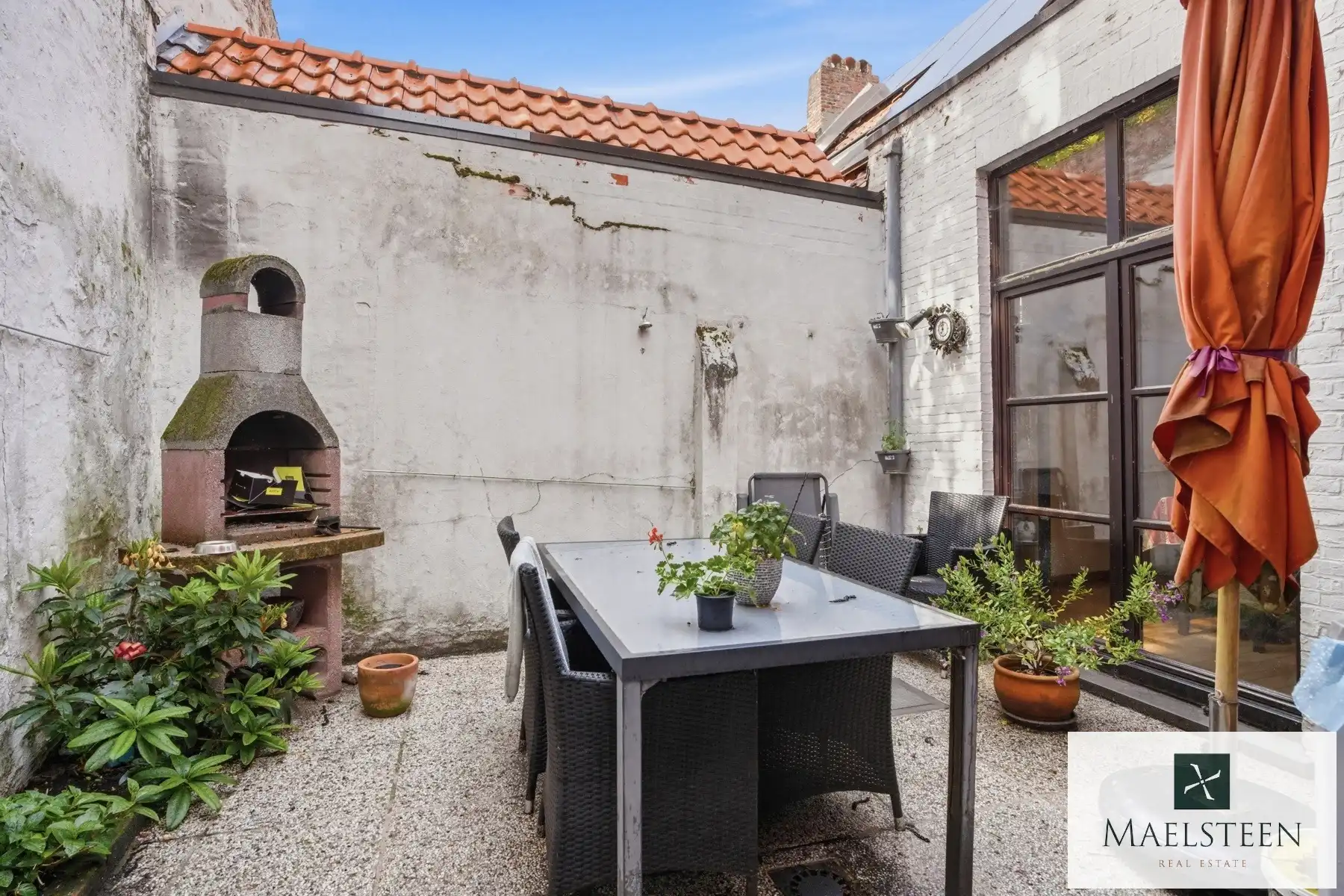 Op te frissen woning in het hart van Brugge centrum foto 4