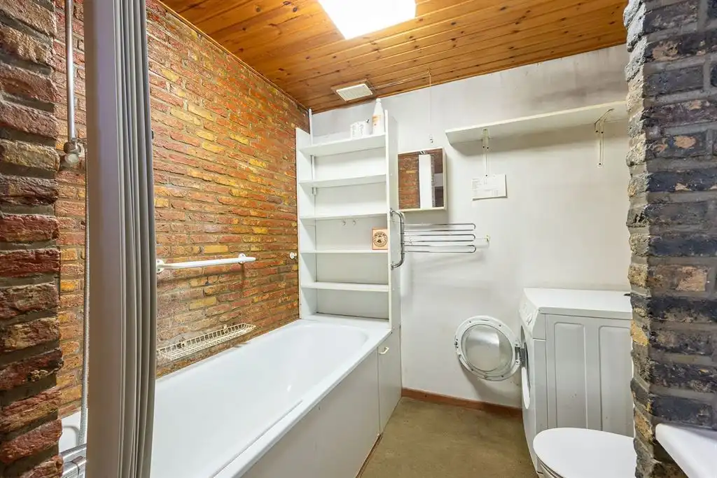 Te renoveren dorpswoning in doodlopende straat foto 9
