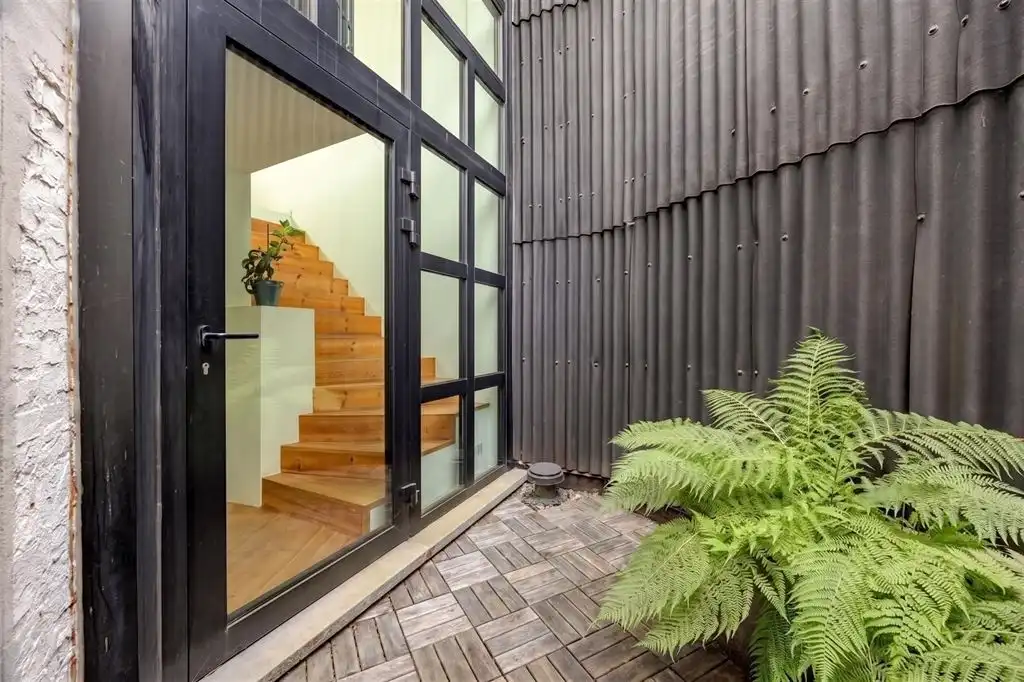 Unieke woning met eclectische gevels en dakterras foto 12