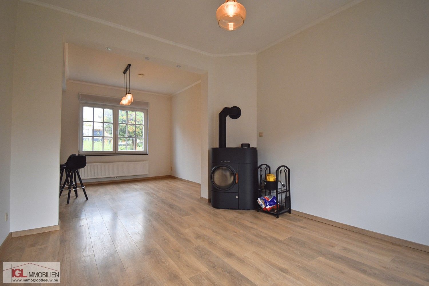 Smaakvol gerenoveerde woning met 3 slaapkamers, tuin en garage foto {{pictureIndex}}