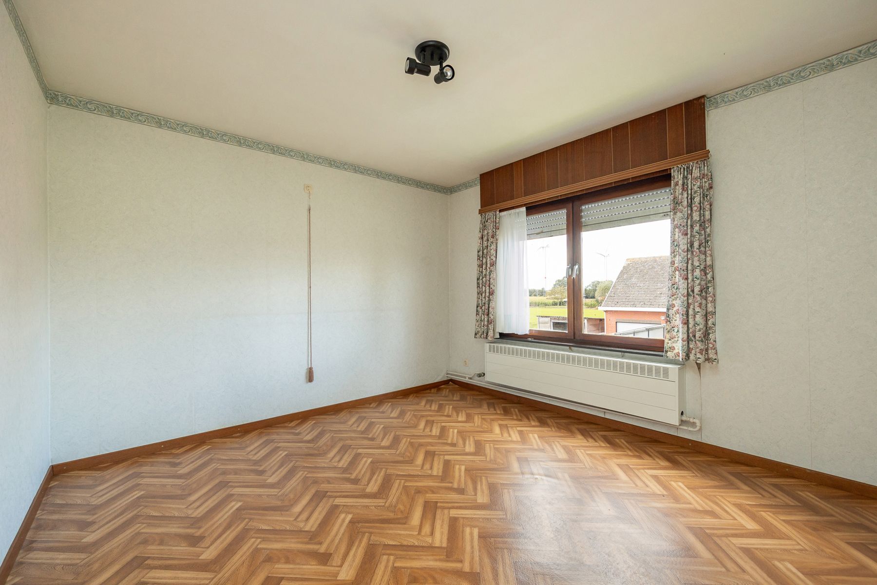 Ruime gezinswoning op een perceel van ca 2.612 m². foto 11