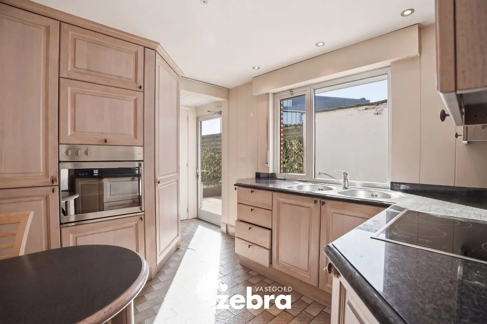 Op te frissen woning met veel potentieel, tuin en garage nabij het centrum van Tielt! foto 7