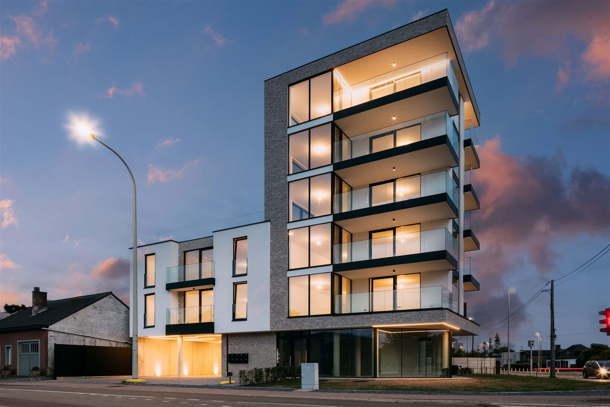 HANDELSPAND VAN 112M² MET 4 AUTOSTAANPLAATSEN OP COMMERCIËLE TOPLIGGING TE BERINGEN! foto 2