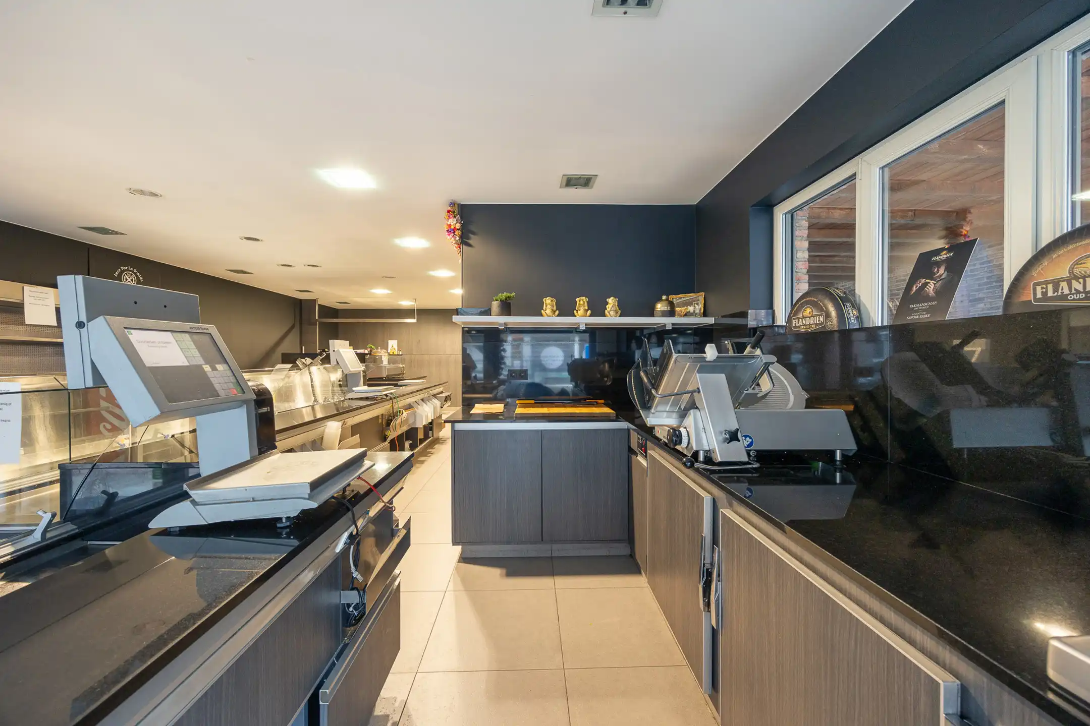 Modern handelsgelijkvloers in het centrum van Lint (115m²) foto 13