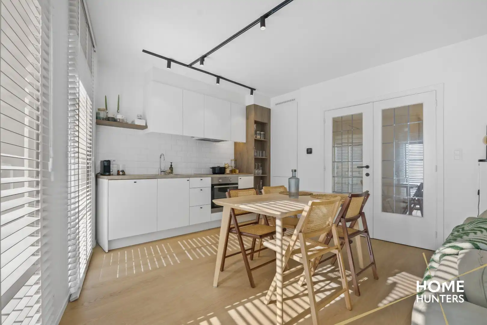Volledig gerenoveerd appartement met fantastische zichten in het historische stadscentrum van Ieper foto 6