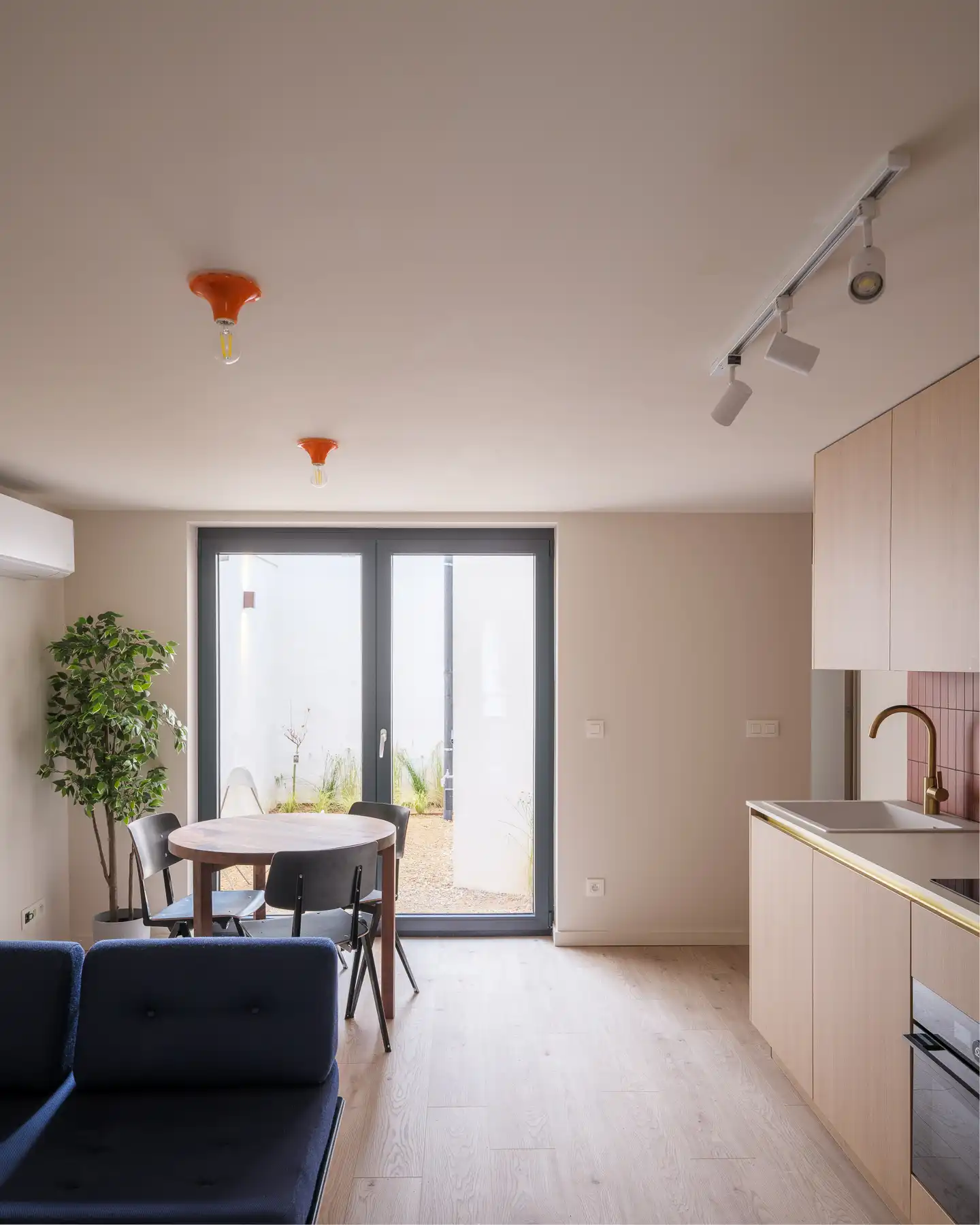 Gerenoveerd energiezuinig tweeslaapkamer appartement met buitenruimte foto 3