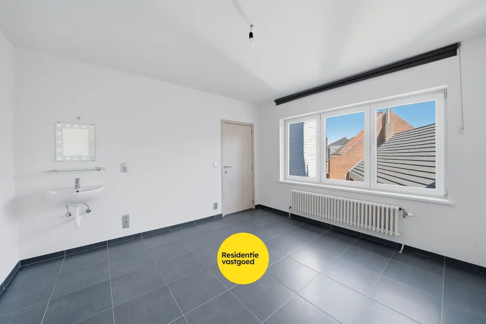 Volledig gerenoveerde bel-étage met 2 slaapkamers en ruime garage te Oostende foto 15