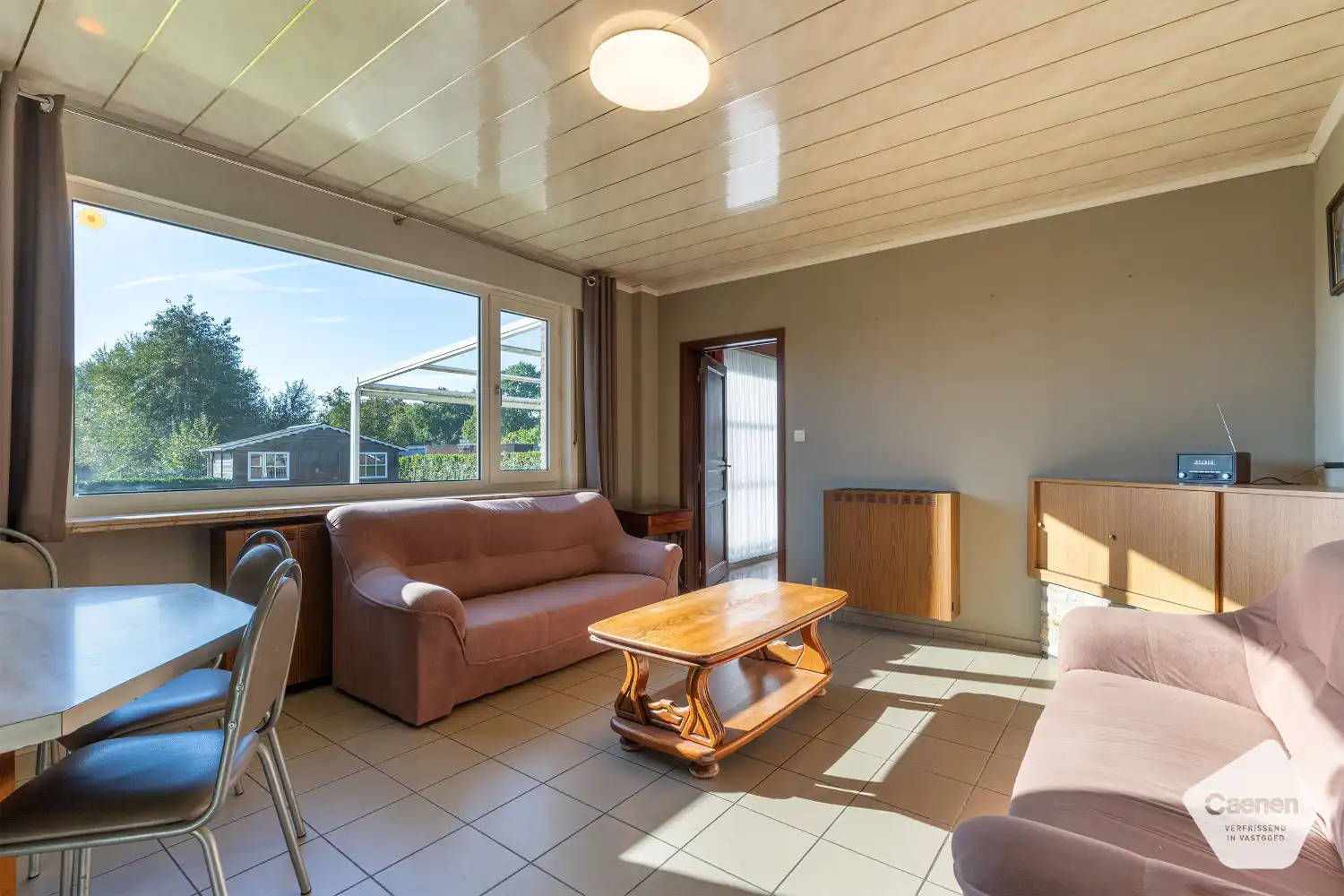 Vrijstaande stevige woning met 3 slaapkamers, inpandige garage en een tuin met prachtige uitzichten. foto 9