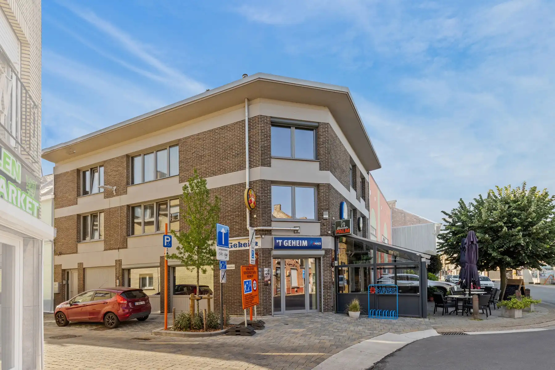Handelsruimte met appartement op strategische ligging foto 3