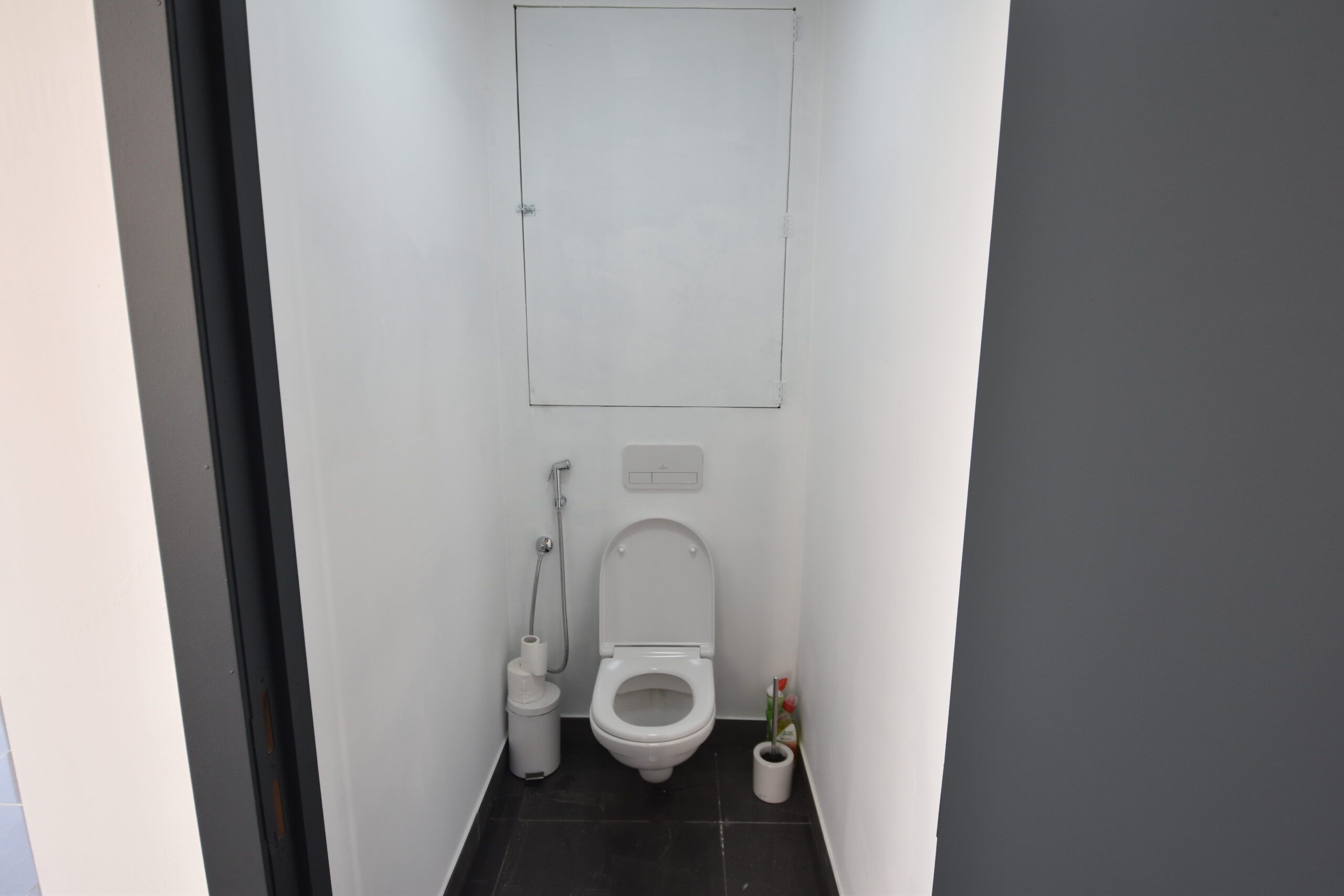 Winkelruimte/Showroom met bureel aan de rand van Sint-Niklaas foto 14