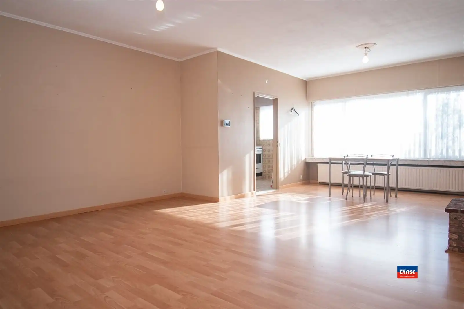 !!! VERKOCHT ONDER VOORWAARDEN !!! Gelijkvloersapp. met 2 slpks, tuin + garage foto 2