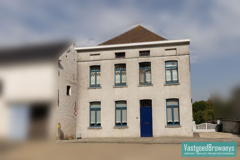 Hoofdfoto van de publicatie: Te koop: Karaktervol voormalig gemeentehuis in hartje Horebeke